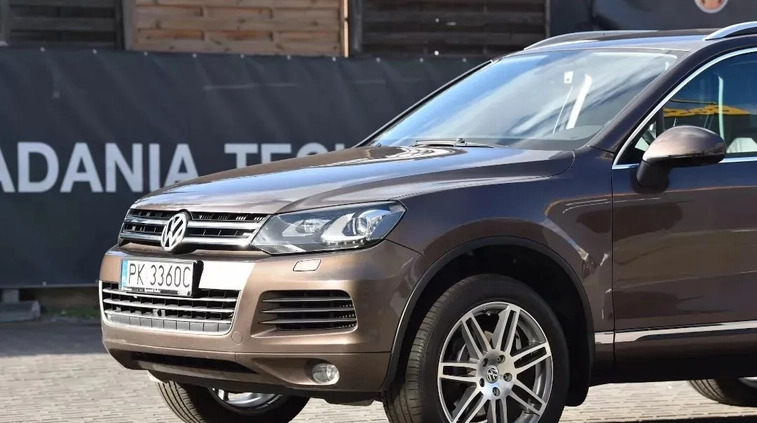 Volkswagen Touareg cena 61700 przebieg: 223000, rok produkcji 2010 z Darłowo małe 326